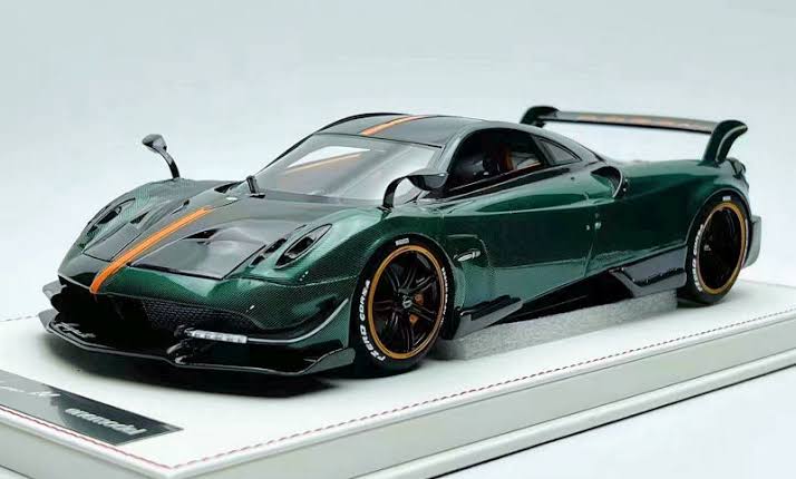 2025 model Diecast Metal Pullback Pagani Huraya Toy Car scale model with smoke - 1:24 for Kids by