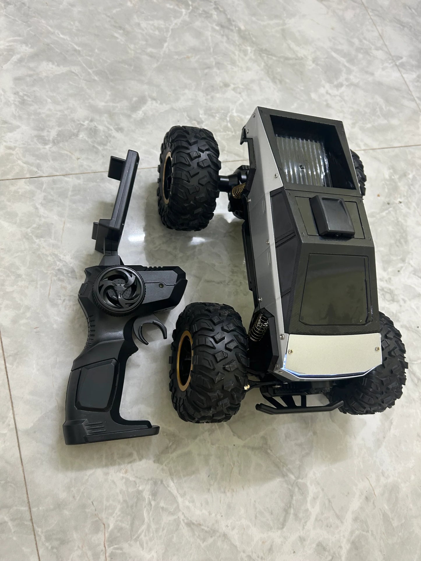 Rc camera car Tesla Monster Truck, 4WD RC metal body with Light and camera , mobile app controlled, Rechargeable, rc car