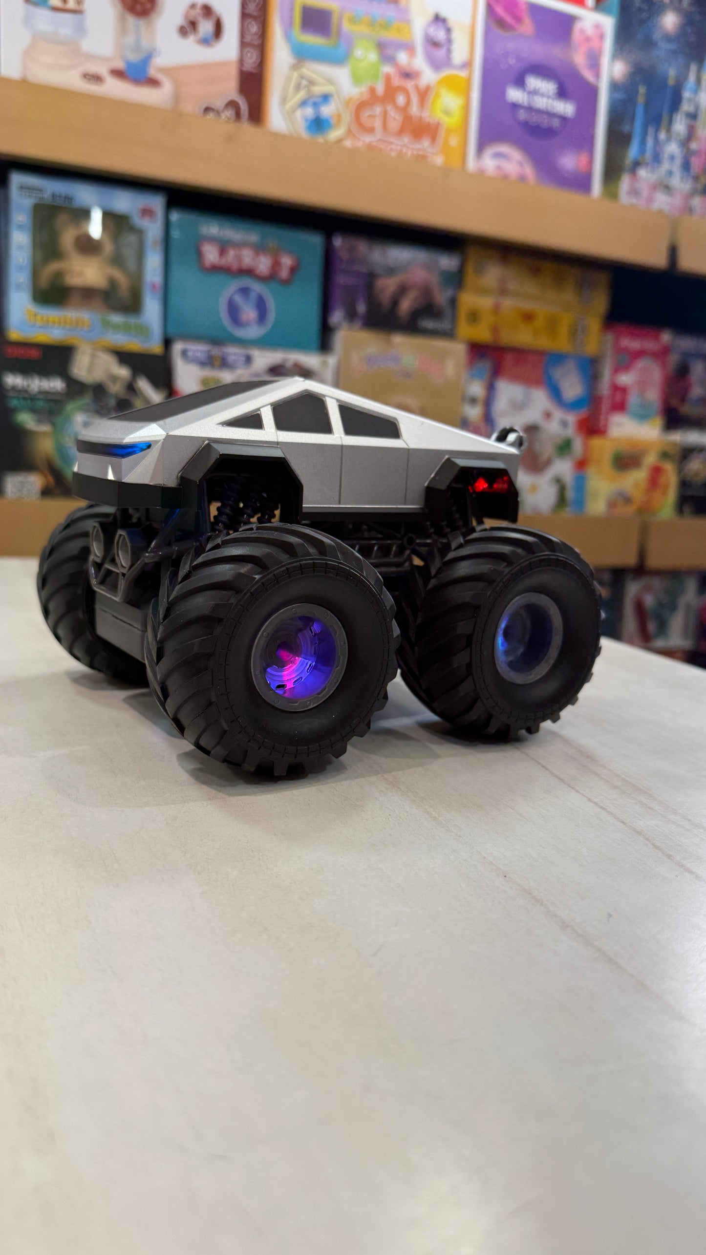 360° Rotating Tesla Monster Truck, 4WD RC Stunt Cars with Light and Music, 2.4 GHz, Rechargeable, Various Terrain Truck, Unicorn Toys, Christmas, Birthday Gift Age 3-10