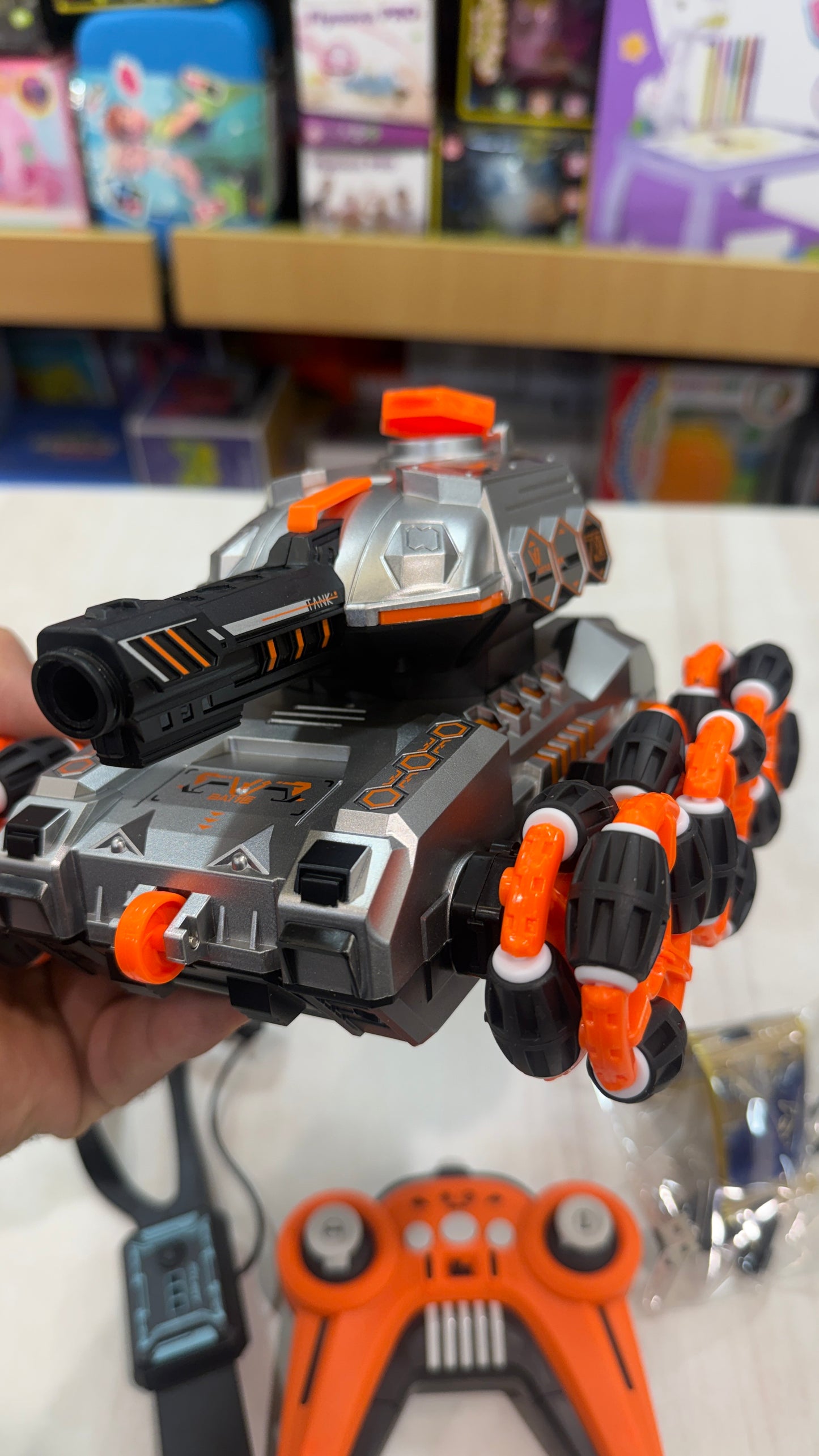 Gesture controle rc tank with recharge battery - 6 wheels gesture tank with jelly , lights and remote