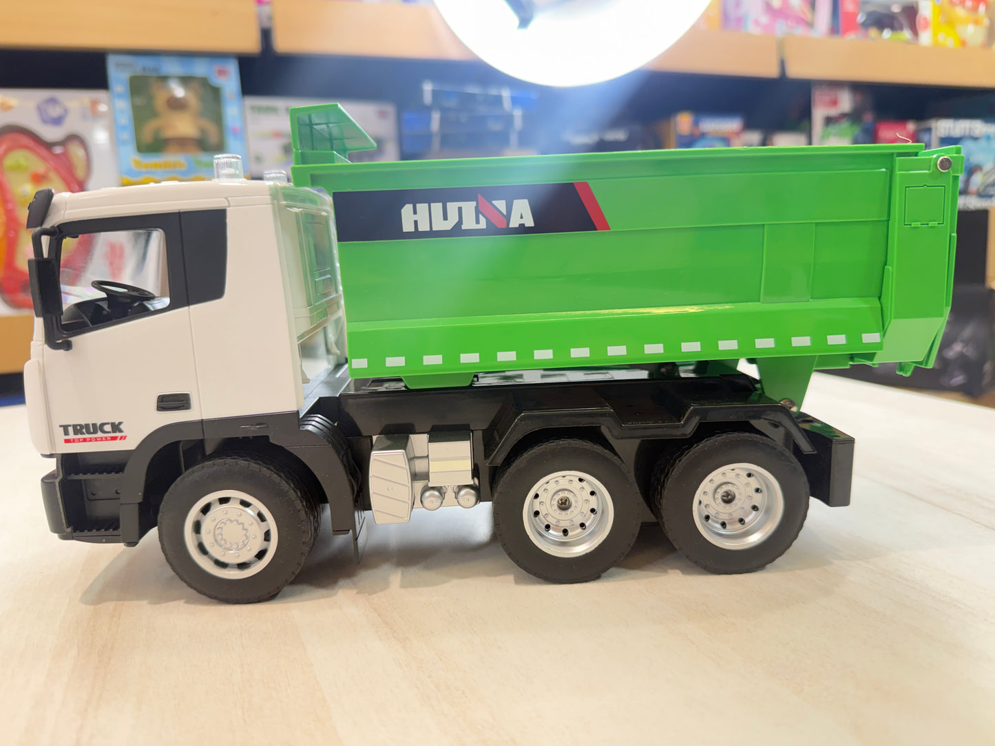 Huina RC Dump Truck 2.4GHz Mobil Truck Remote Control TRUCK -Auto Demo LED
