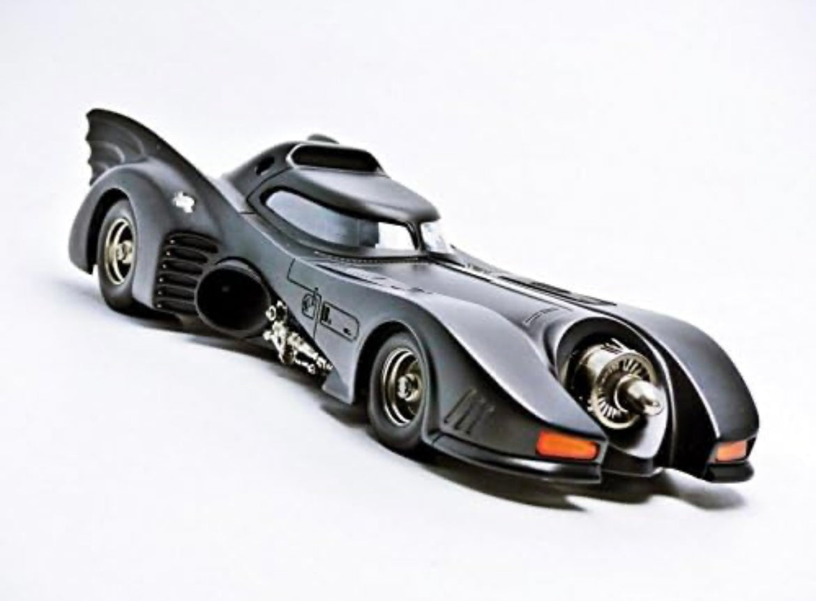 Batmobile car with smoke - new batman car in metal body - Diecast scale model 1:24 - music and lights