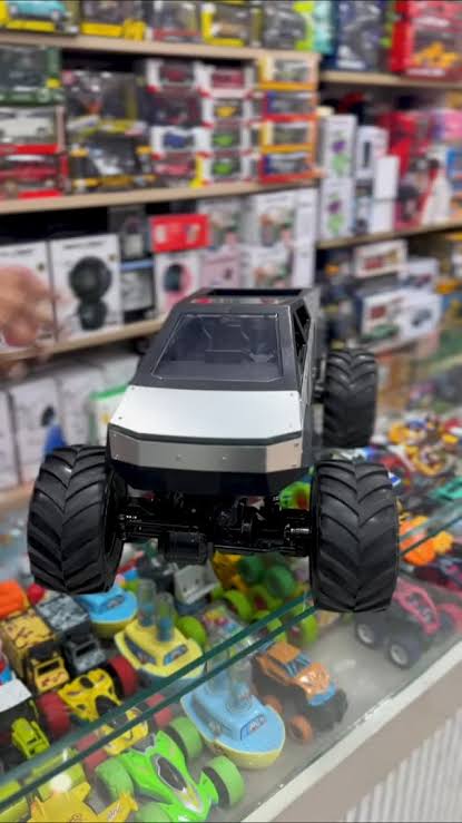 Rc camera car Tesla Monster Truck, 4WD RC metal body with Light and camera , mobile app controlled, Rechargeable, rc car
