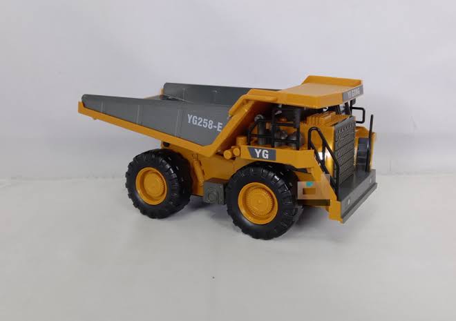 2.4GHz Alloy RC Dump Truck for Kids | Remote Control Construction Vehicle with Metal Parts, Light & Sound | Heavy Duty Rechargeable Tipper Truck with