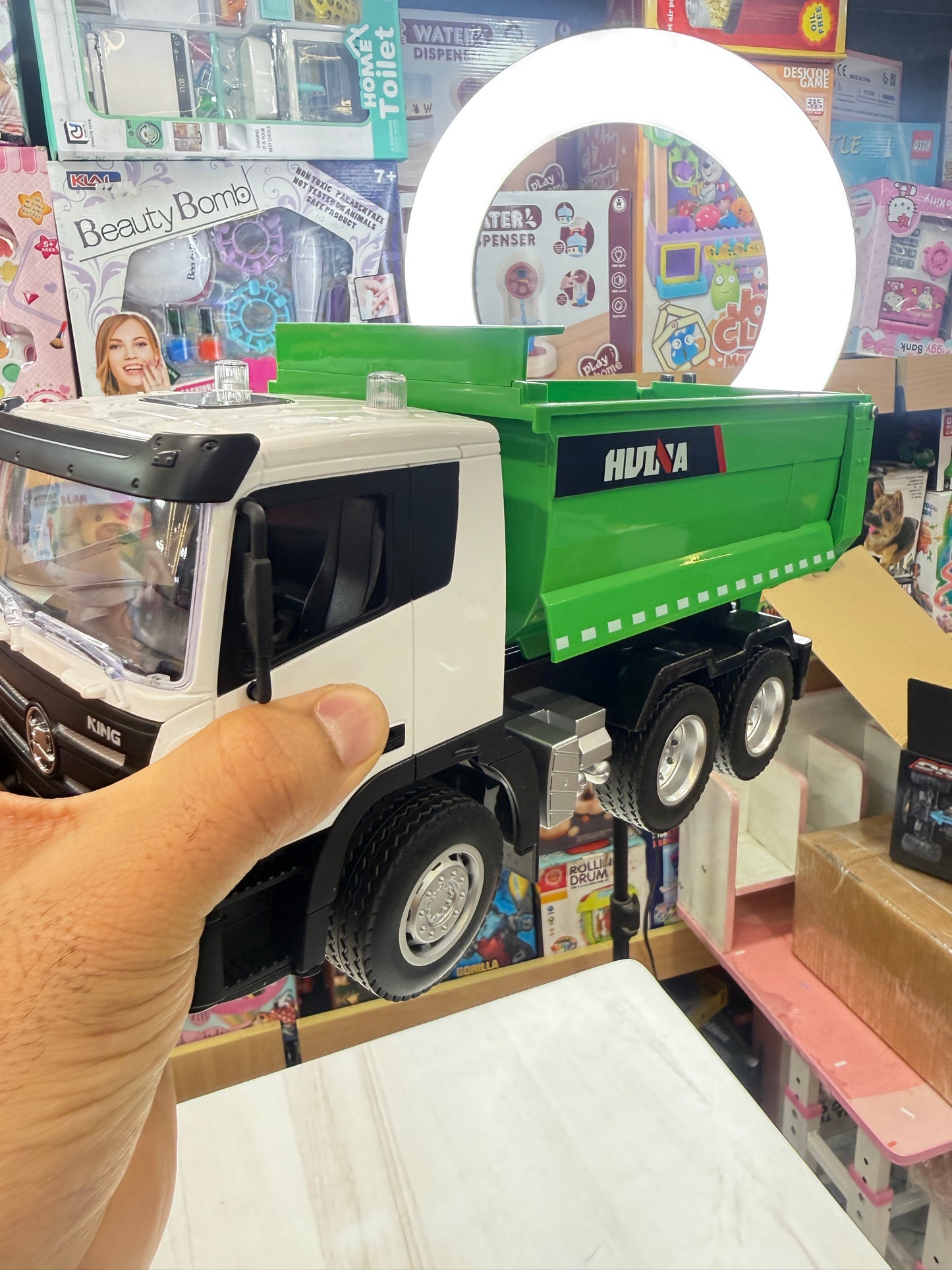 Huina RC Dump Truck 2.4GHz Mobil Truck Remote Control TRUCK -Auto Demo LED