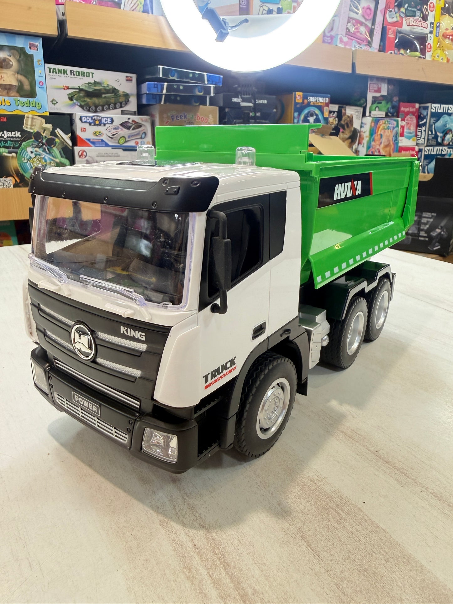 Huina RC Dump Truck 2.4GHz Mobil Truck Remote Control TRUCK -Auto Demo LED