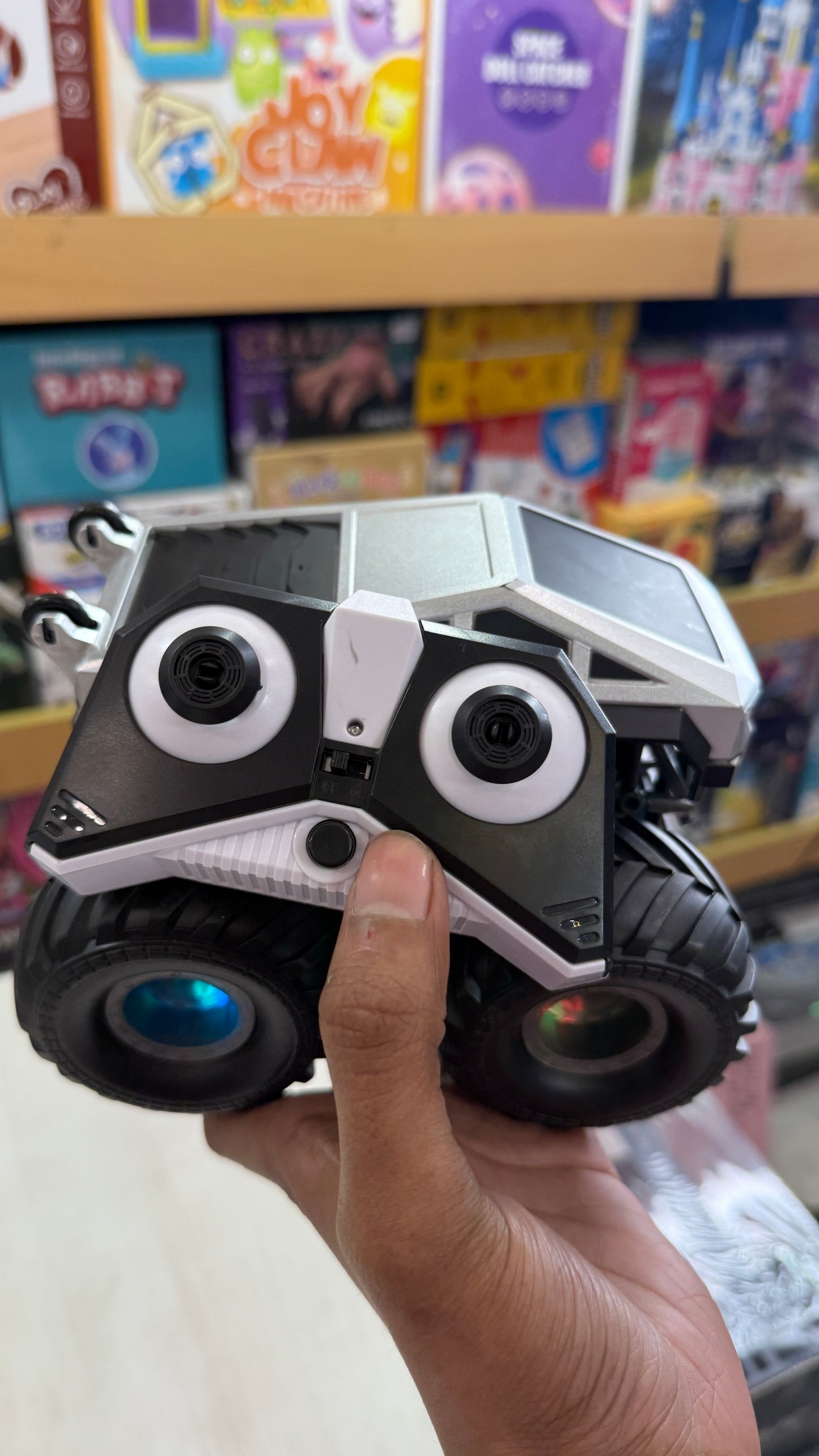 360° Rotating Tesla Monster Truck, 4WD RC Stunt Cars with Light and Music, 2.4 GHz, Rechargeable, Various Terrain Truck, Unicorn Toys, Christmas, Birthday Gift Age 3-10