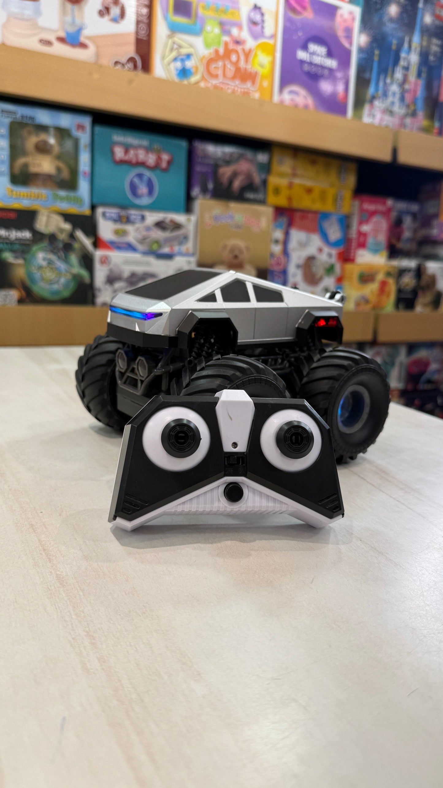 360° Rotating Tesla Monster Truck, 4WD RC Stunt Cars with Light and Music, 2.4 GHz, Rechargeable, Various Terrain Truck, Unicorn Toys, Christmas, Birthday Gift Age 3-10