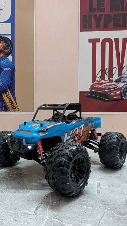 Hobbycar 35-45 km speed  UJToys Brand Remote Control Monster Drift Car - RC Car with Function KM speed and  real rubber wheel Off Road Drift Race Car Toy 360°