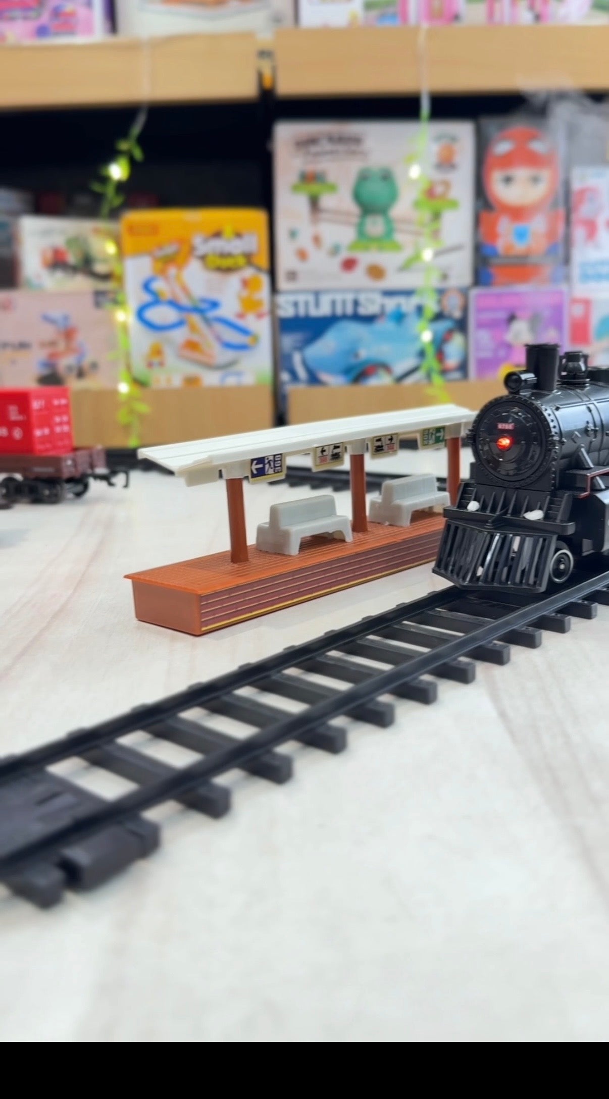 Metal engine Remote control Steam Locomotive Train Set for Kids - Electric Railway Kit w/ Coal Car, Passenger Coach, Cargo Car, Long Tracks, Smoke, Lights & Sound - Battery-Powered Toy Gift for Boys Girls