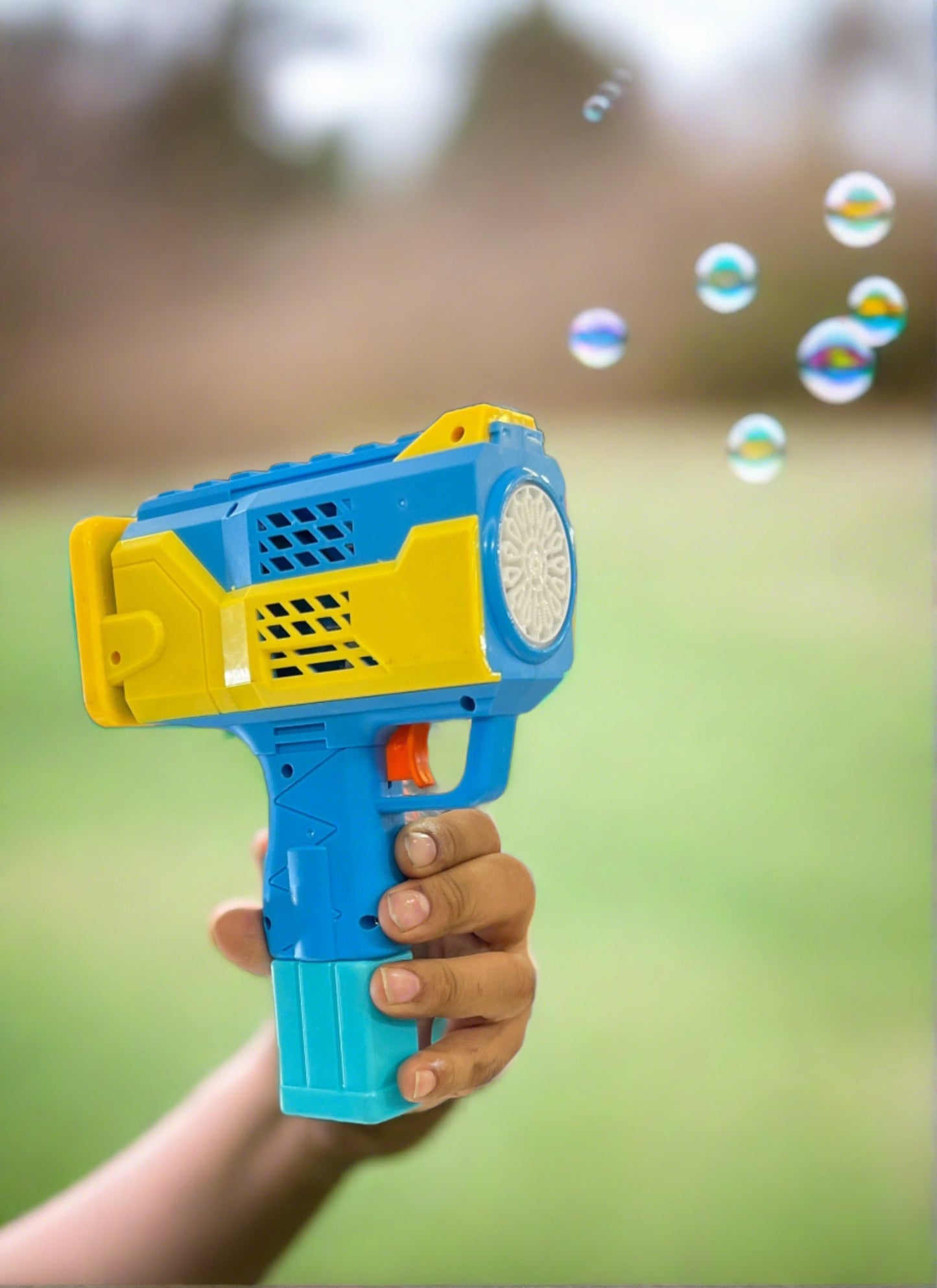 Rechargeable Bubblegun for kids - Automatica bubble gun with lights and music - playmaster toys