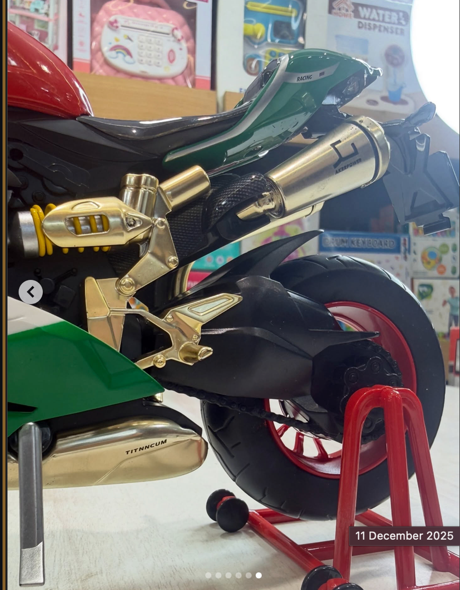 Ducati bike with real smoke and lights-charger - REAL ACCELERATOR AND REAL BIKE KEY